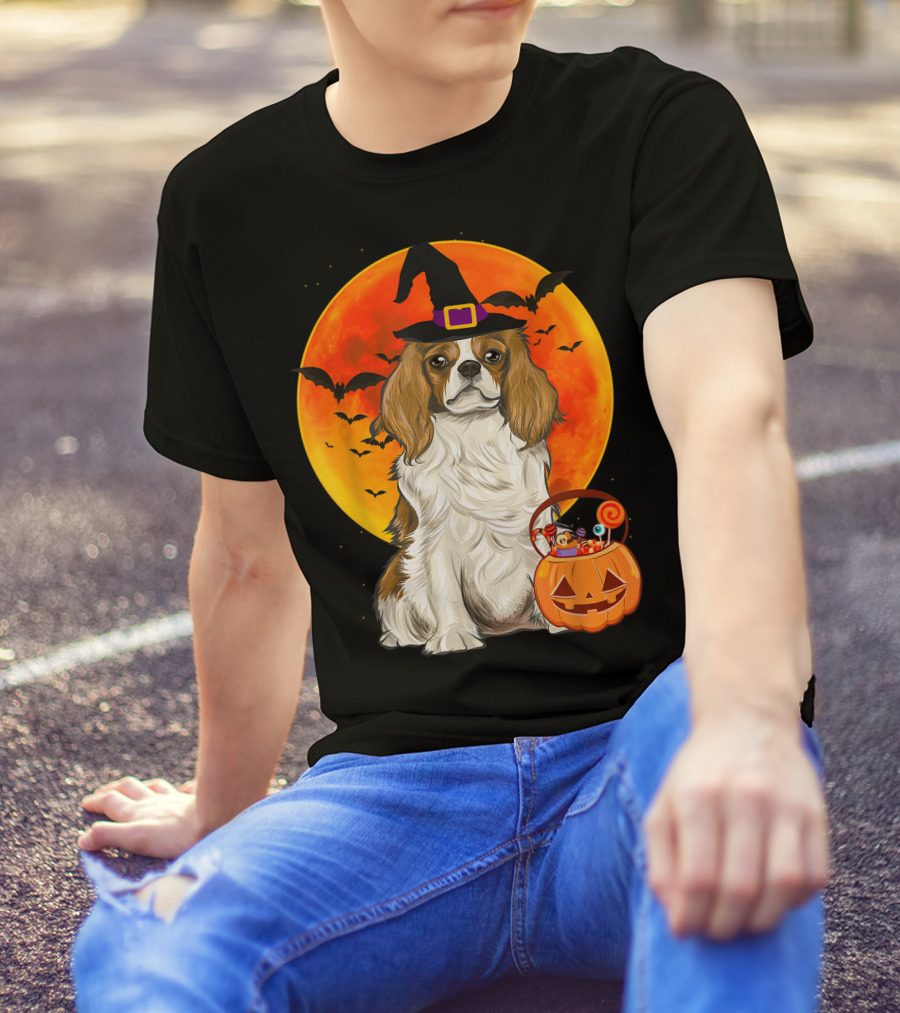 Halloween Cavalier Charles Spaniel With Pumpkin And Bats T-Shirt