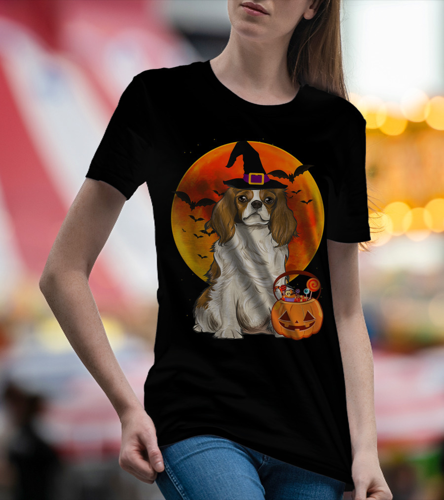 Halloween Cavalier Charles Spaniel With Pumpkin And Bats T-Shirt