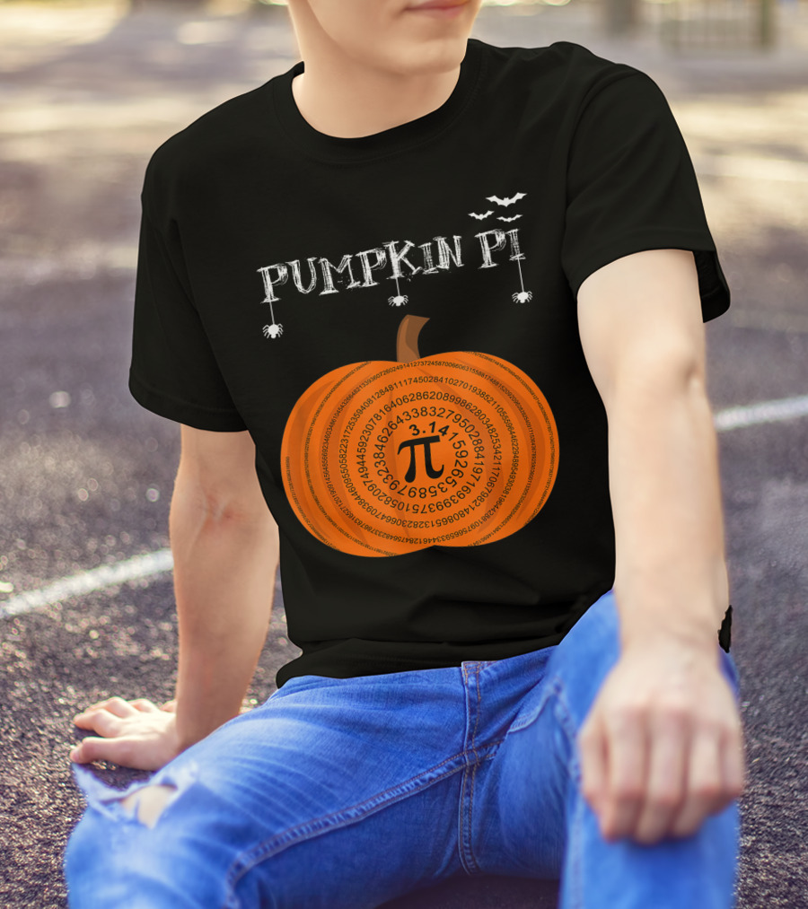 Pumpkin Pi Halloween Math Teachers Pumpkin With Pi Symbol And Bats T-Shirt