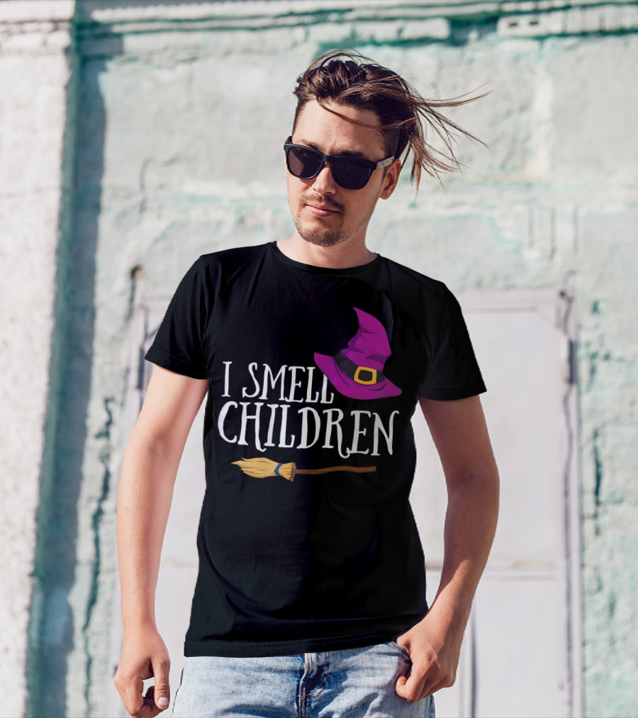 I Smell Children Halloween Witch Hat And Broom T-Shirt