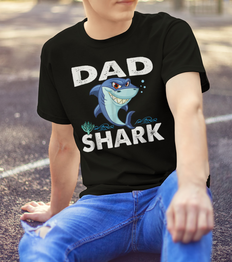 Dad Shark Awesome Funny Family Shark Fierce Cartoon T-Shirt