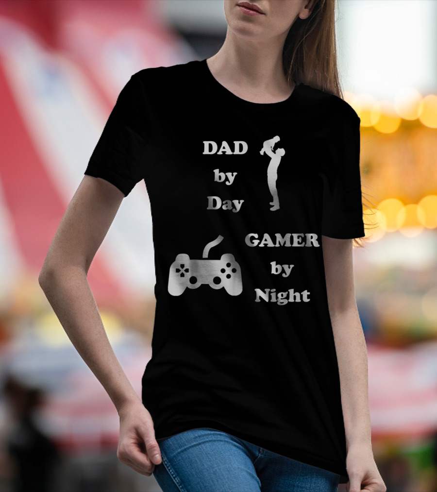 DAD By Day GAMER By Night Gamer Dad Controller T-Shirt