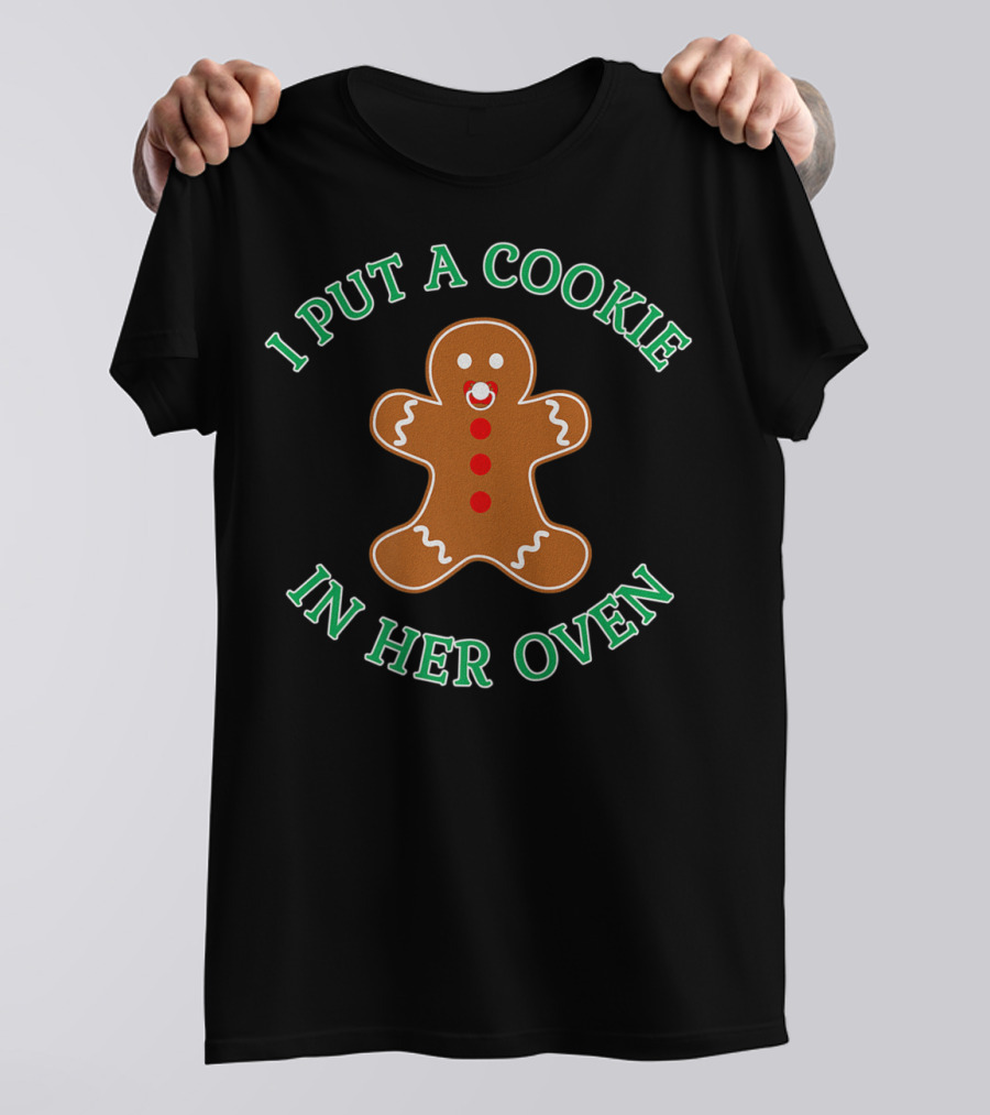 I Put A Cookie In Her Oven Christmas Pregnancy Baby Reveal Pregnant Dad T-Shirt