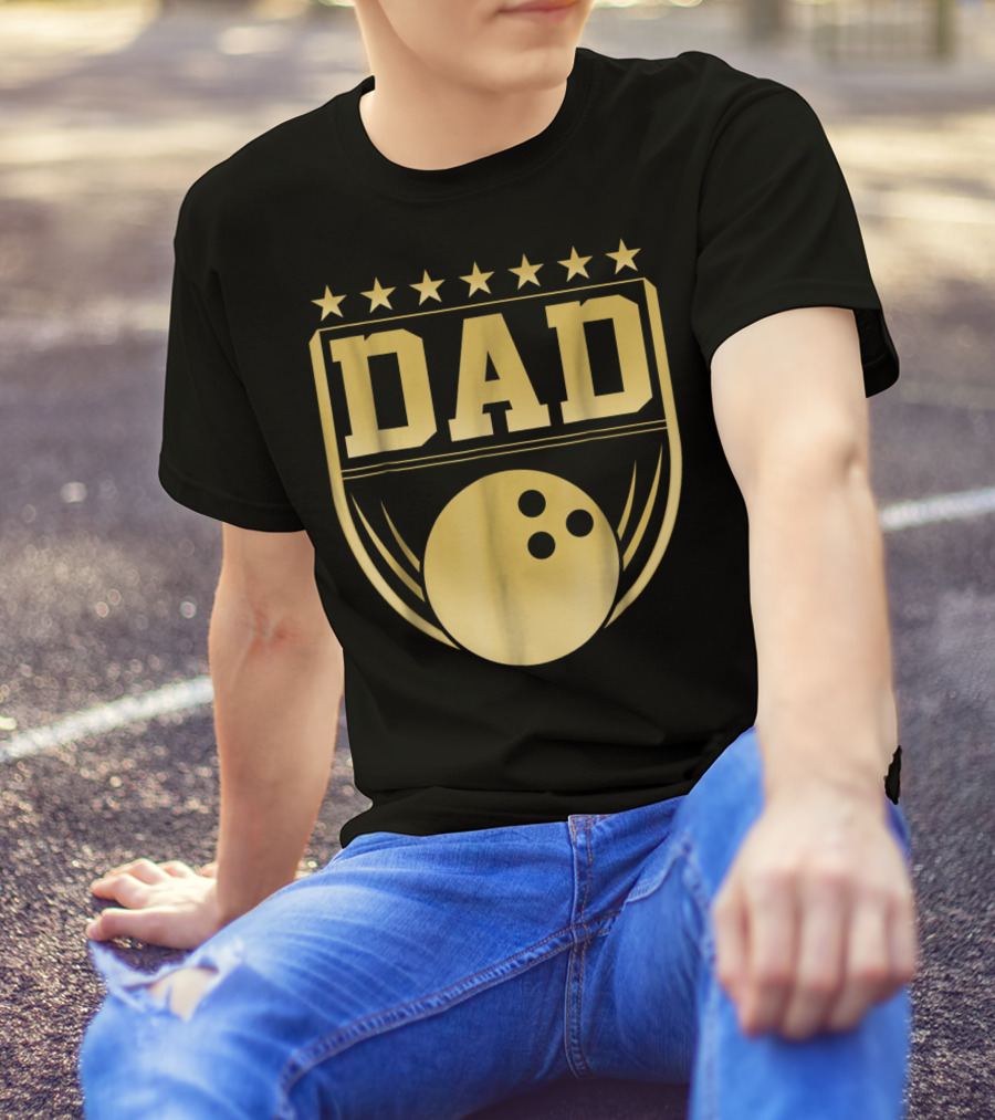 Dad Bowling Golden Shield Medal T-Shirt