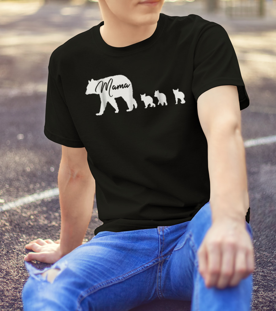 Mama Bear With Three Cubs Silhouette 图案 For Mother Bear T-Shirt