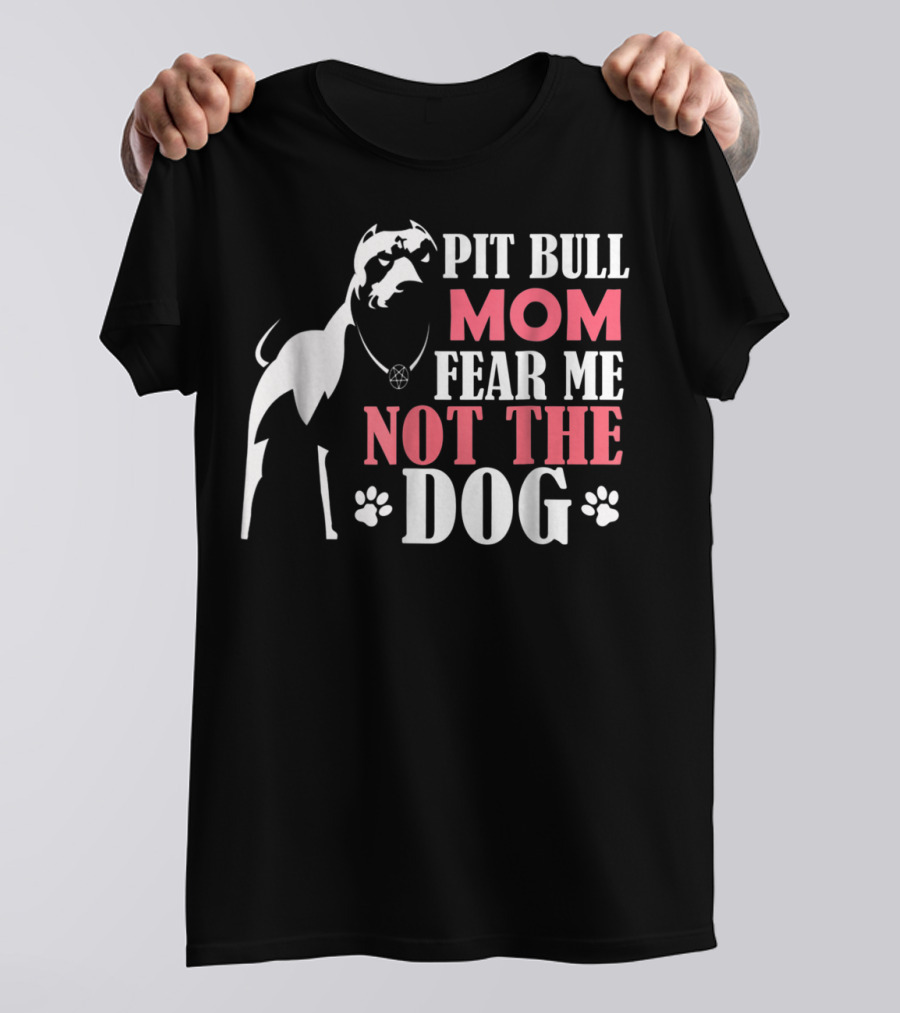 Pit Bull Mom Fear Me Not The Dog With Paw Prints And Necklace T-Shirt