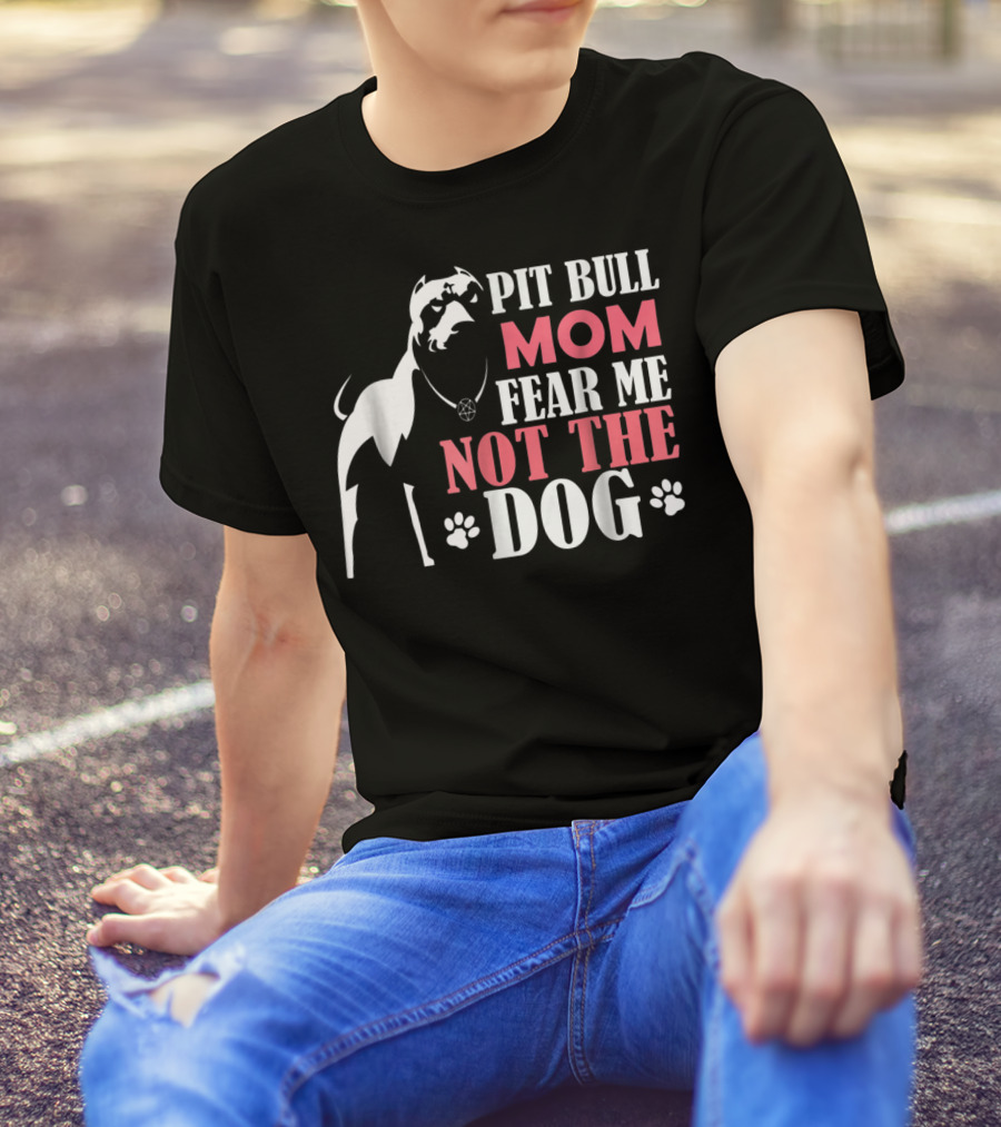 Pit Bull Mom Fear Me Not The Dog With Paw Prints And Necklace T-Shirt