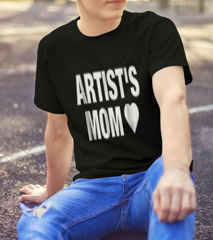 ARTIST'S MOM HEART T-Shirt