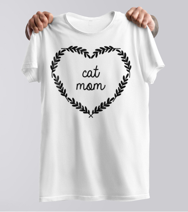 Cat Mom Love Heart Wreath T-Shirt