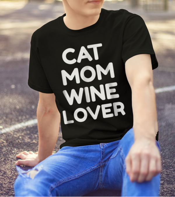 Cat Mom Wine Lover T-Shirt