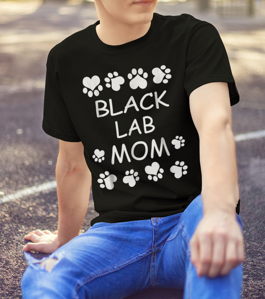 Black Lab Mom Paw And Heart Design For Christmas Birthday T-Shirt
