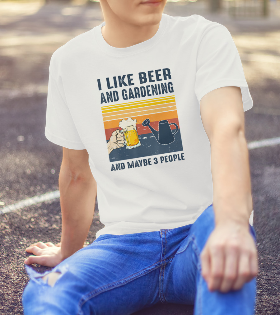 I Like Beer And Gardening And Maybe 3 People Vintage Retro Stripes Watering Can And Beer Mug T-Shirt