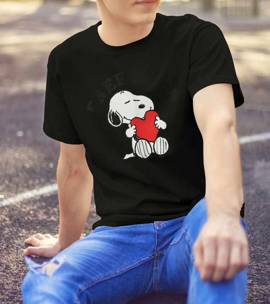 Snoopy Free Hugs Red Heart Peanuts T-Shirt