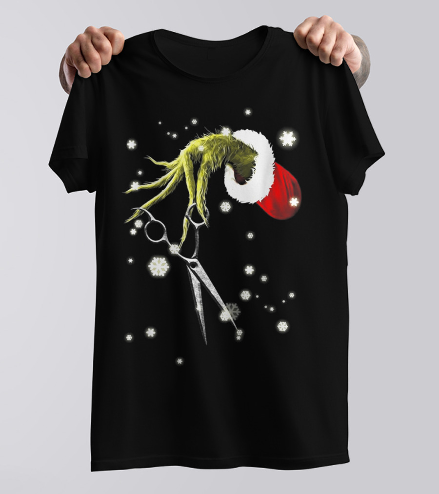 Grinch Hand With Scissors Santa Hat Snowflakes Hairdresser Christmas SE T-Shirt