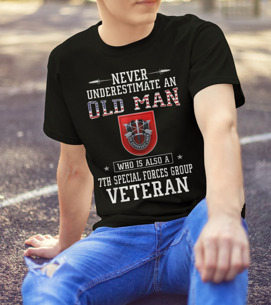 Never Underestimate An Old Man Who Is Also A 7th Special Forces Group Veteran T-Shirt