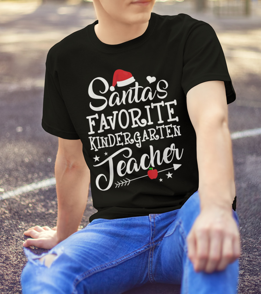 Santa's Favorite Kindergarten Teacher Christmas Hat Apple Arrow Stars T-Shirt