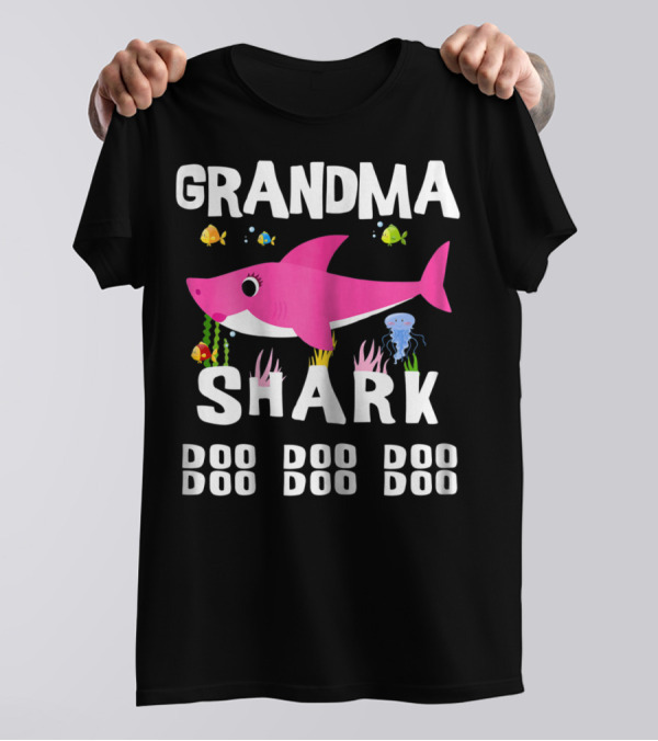 Grandma Shark Doo Doo Doo Mothers Pink Cartoon Fish Sea Creatures T-Shirt