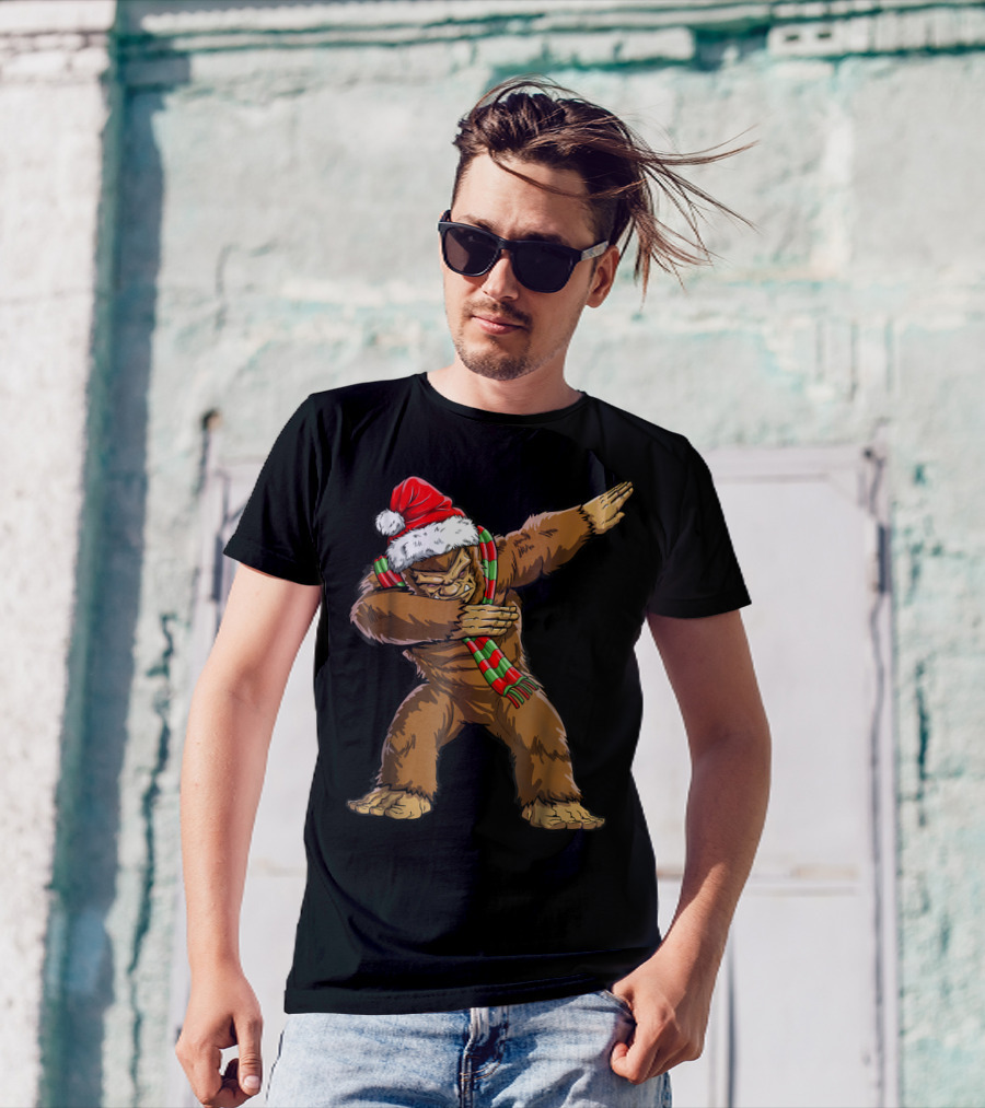 Bigfoot Christmas Dabbing Sasquatch Santa Boys Santa Hat Scarf T-Shirt
