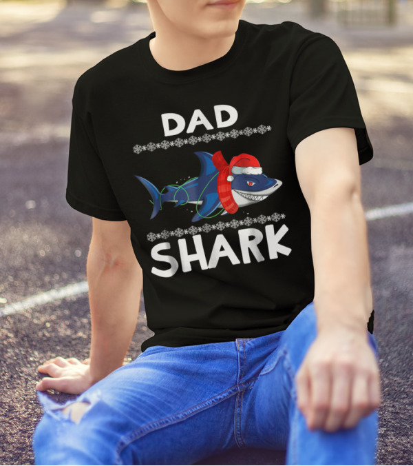Dad Shark Christmas Family Santa Hat Snowflakes T-Shirt
