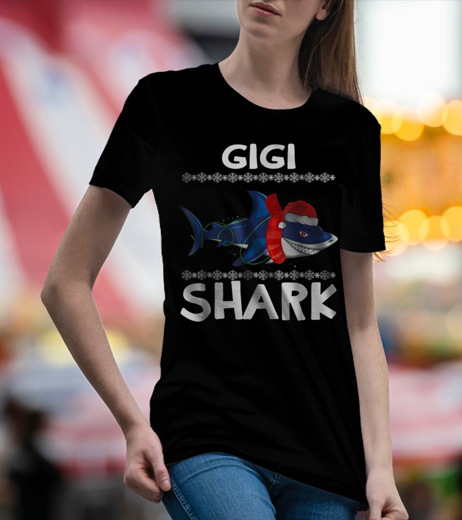 Gigi Shark Santa Hat Christmas Family Snowflakes T-Shirt
