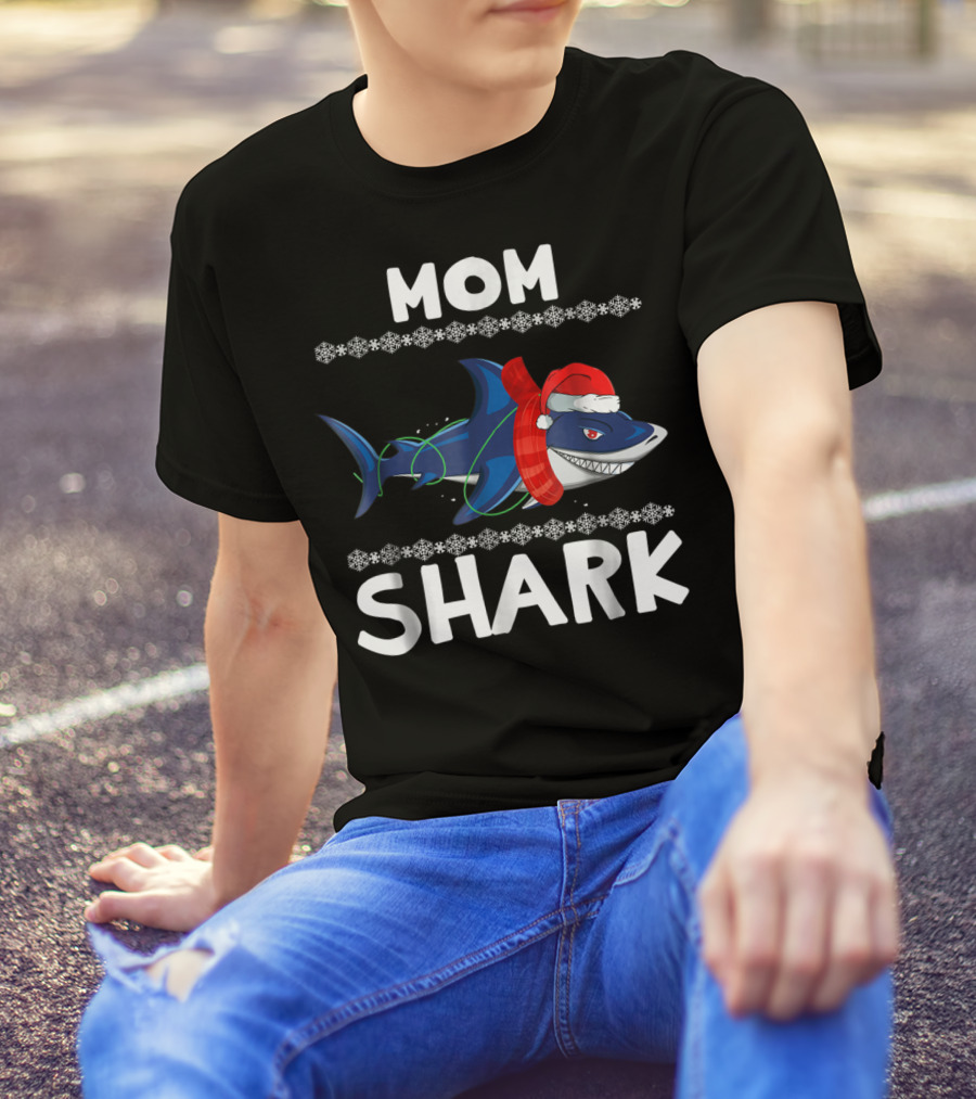 Mom Shark Christmas Santa Hat Snowflakes Family T-Shirt