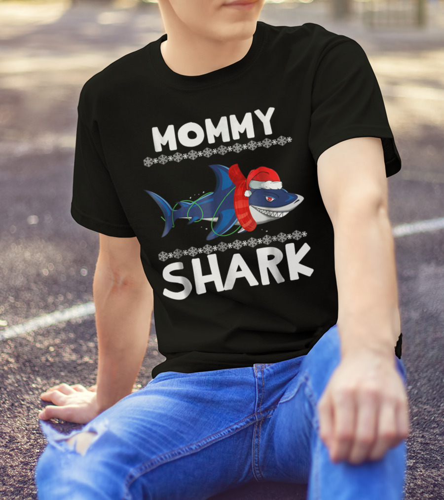 Mommy Shark Christmas Family With Santa Hat And Snowflakes T-Shirt