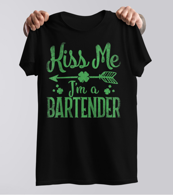 Kiss Me I'm A Bartender St Patrick's Day Shamrock Arrow T-Shirt