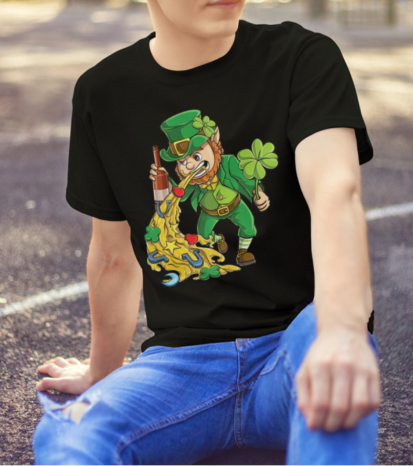Leprechaun Tossing Lucky Charms St Patrick's Day T-Shirt