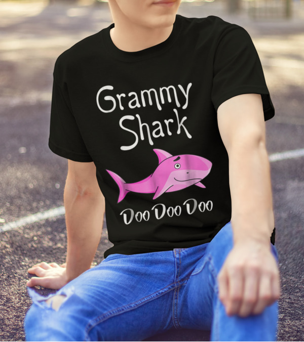 Grammy Shark Doo Doo Doo Cute Pink Cartoon T-Shirt