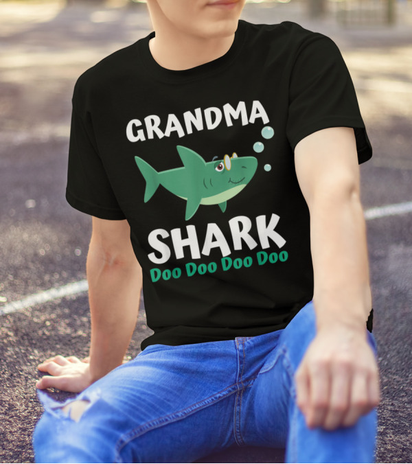 Grandma Shark Doo Doo Doo Doo Matching Family Shark Set T-Shirt