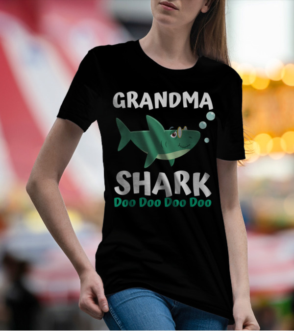 Grandma Shark Doo Doo Doo Doo Matching Family Shark Set T-Shirt
