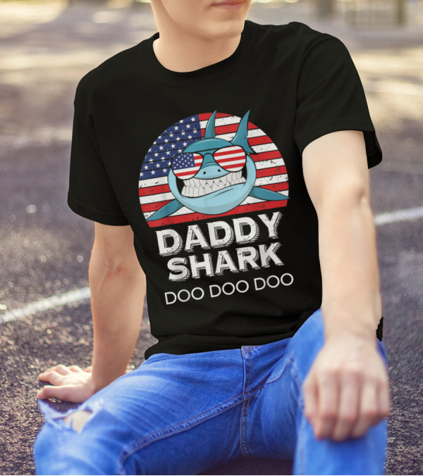 Daddy Shark Doo Doo Doo American Flag Father's Day 4th Of July T-Shirt