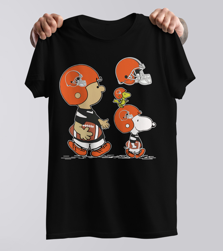 Browns Snoopy Charlie Woodstock Football Helmets Peanuts NFL Collaboration T-Shirt
