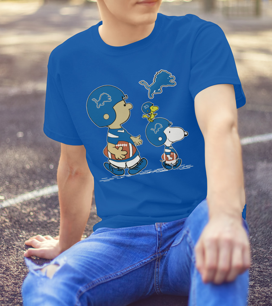 Lions Peanuts Snoopy Woodstock Football Helmet T-Shirt