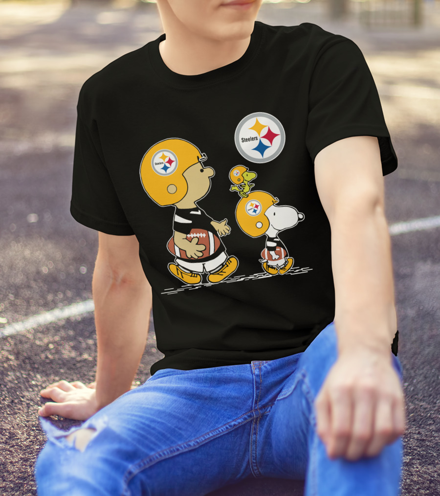 Steelers Snoopy Woodstock Charlie Brown Football Game Day Parade T-Shirt