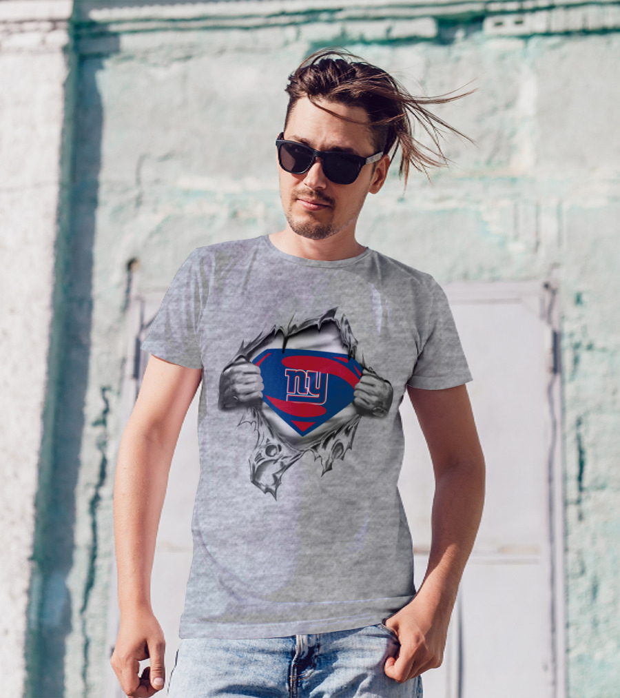 New York Giants Superman Logo Tear Open T-Shirt