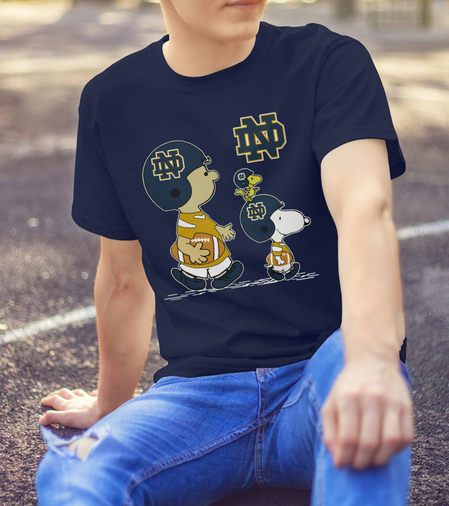 Notre Dame Fighting Irish Peanuts Characters Football Fan Scene T-Shirt