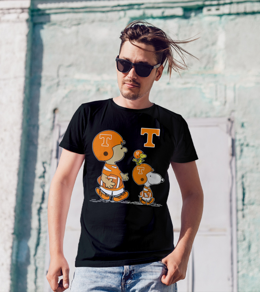 Tennessee Volunteers Snoopy Woodstock Peanuts Football Helmet Team Spirit T-Shirt