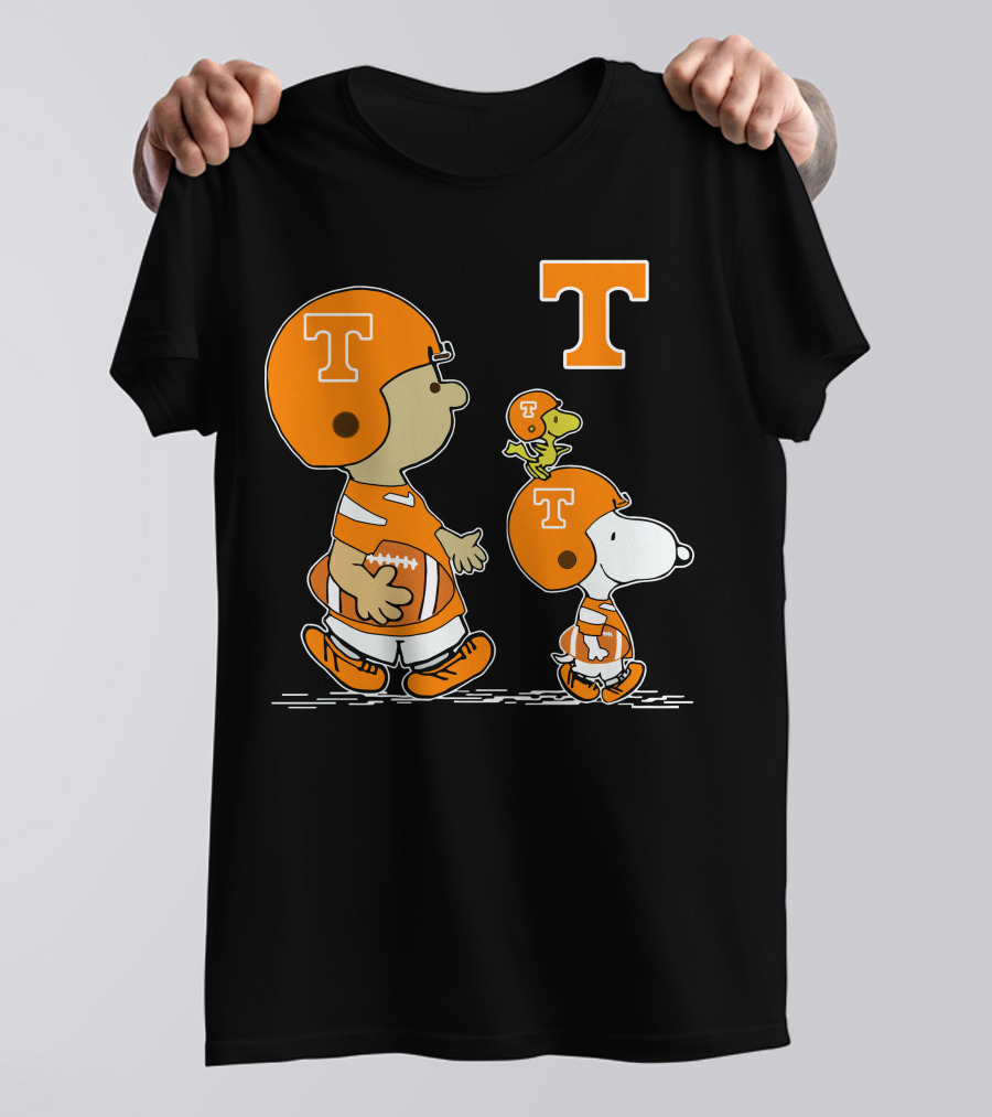 Tennessee Volunteers Snoopy Woodstock Peanuts Football Helmet Team Spirit T-Shirt