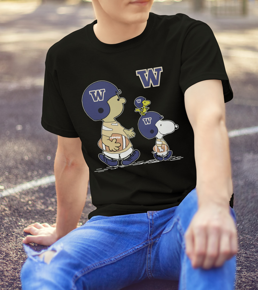 Washington Huskies Snoopy And Woodstock Football Team T-Shirt
