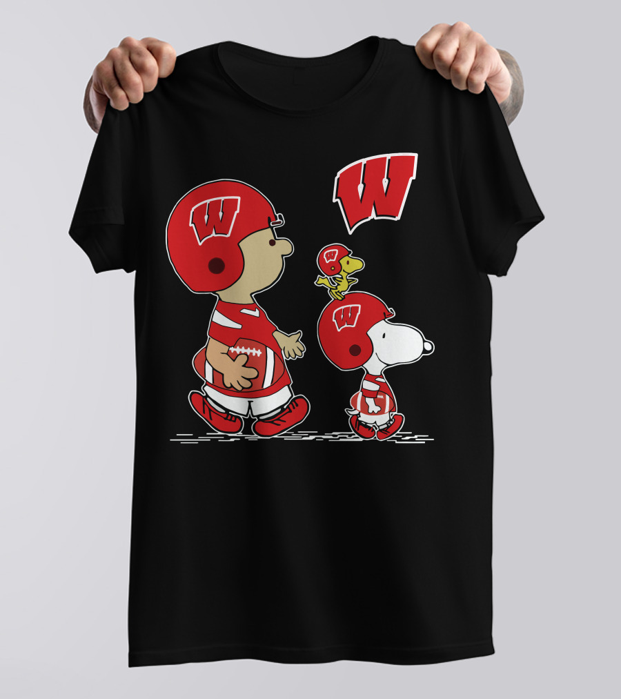 Wisconsin Badgers Snoopy Charlie Brown Woodstock Football Helmets T-Shirt