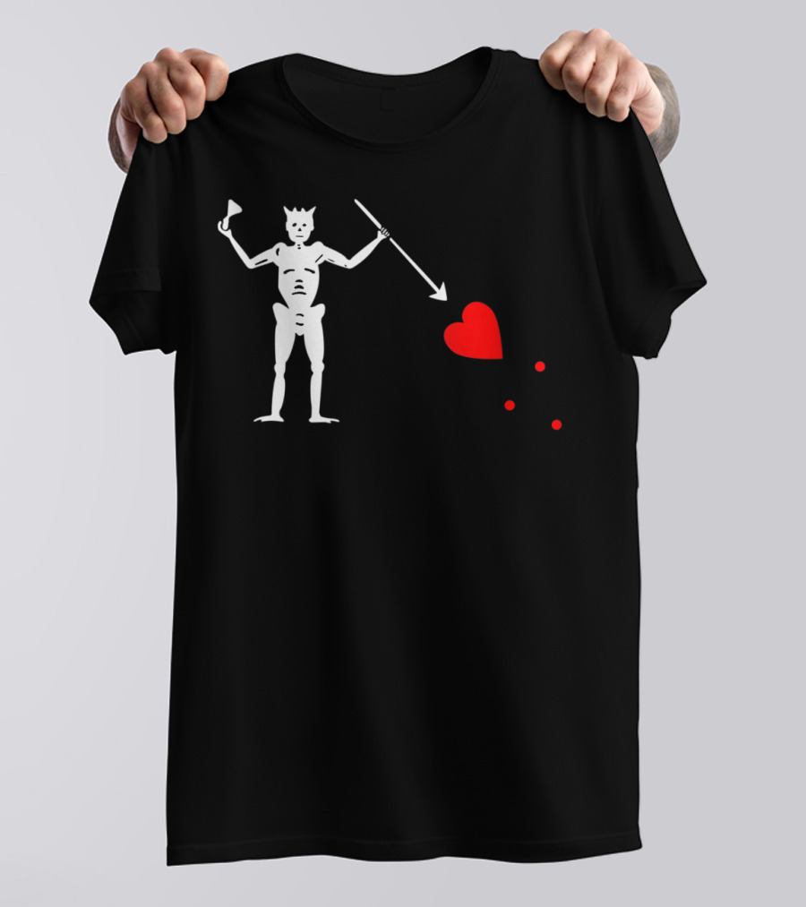 Skeleton With Spear And Heart On Blackbeard's Jolly Roger Pirate Flag T-Shirt