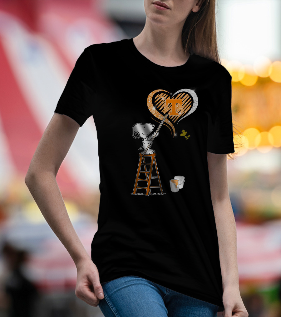 Snoopy Painting Tennessee Volunteers Heart With Woodstock T-Shirt