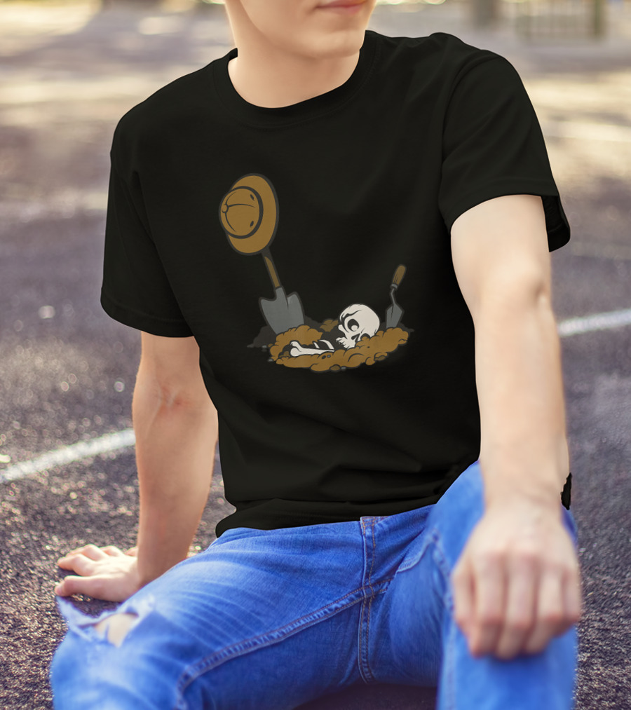 Funny Skull Archaeology Digging Scene T-Shirt