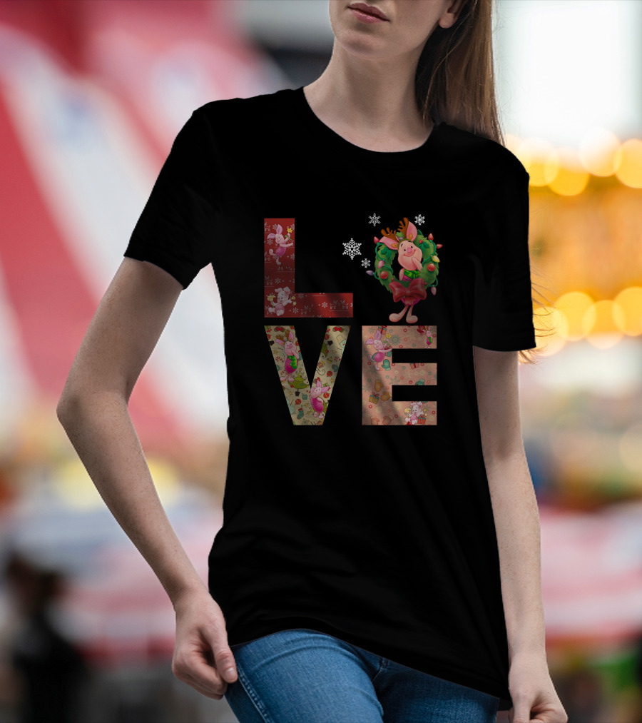 Love Christmas Piglet Reindeer Wreath Fun Snowflakes T-Shirt
