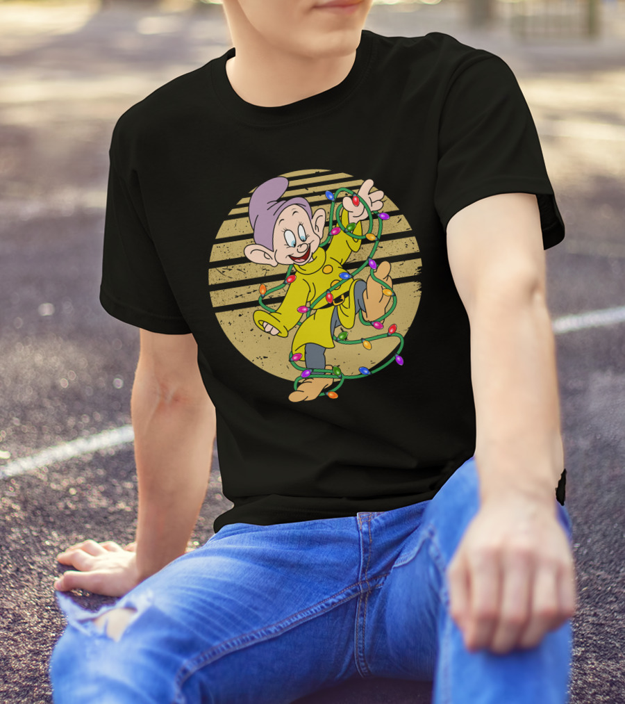 Dopey Wrapped In Christmas Lights Vintage Circle T-Shirt