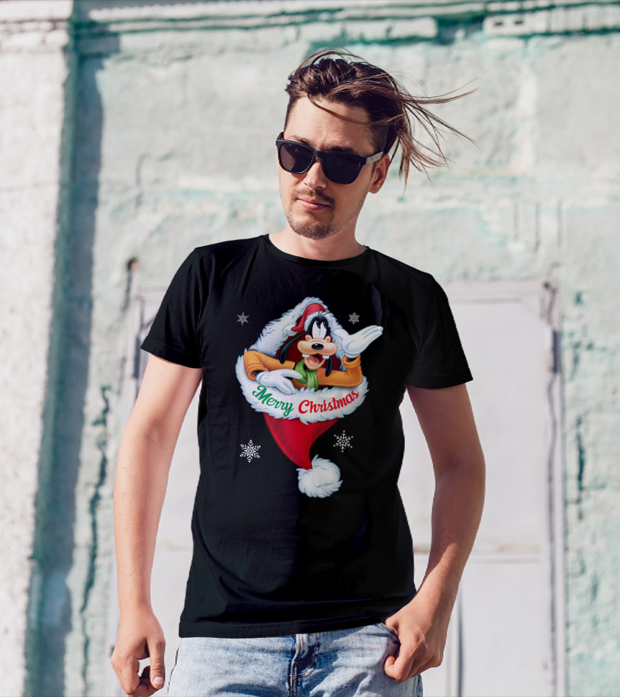 Merry Christmas Goofy In Santa Hat With Snowflakes T-Shirt