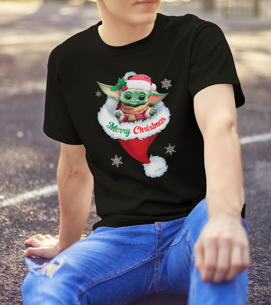 Merry Christmas Yoda Santa Hat Snowflakes T-Shirt
