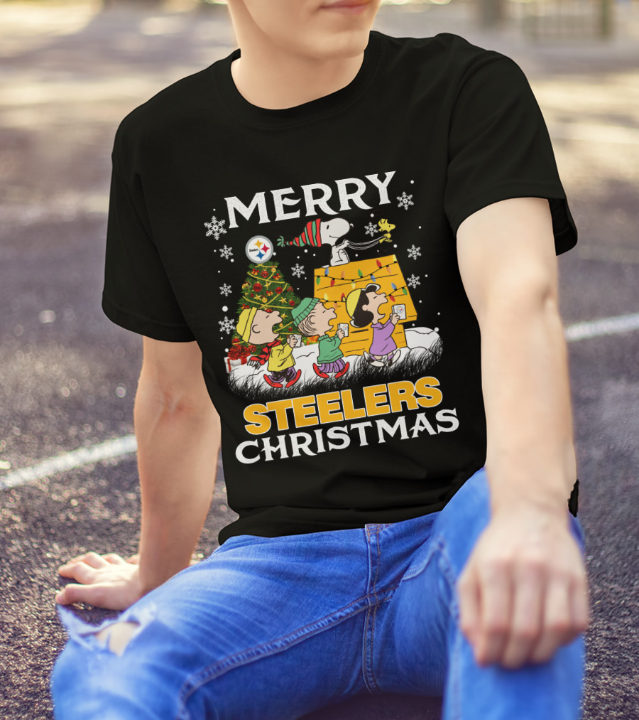 Merry Christmas Steelers Snoopy Peanuts Characters Weihnachten T-Shirt