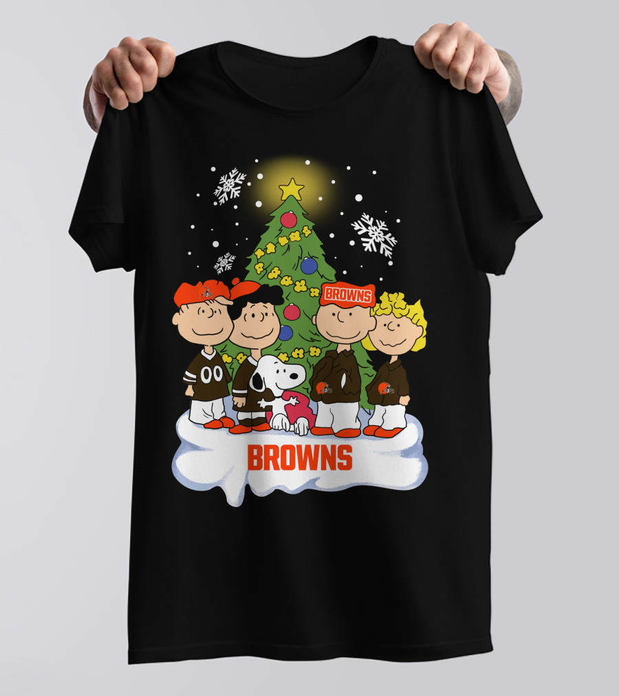 Snoopy Christmas Cleveland Browns Peanuts Characters Holiday Scene T-Shirt